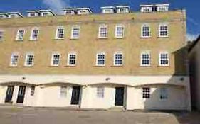 Elegant Central Brentwood Flat